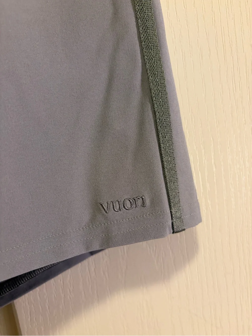 Vuori Men’s “Banks Resort” Short 7” Inseam w/ Brief Mesh Liner (M)